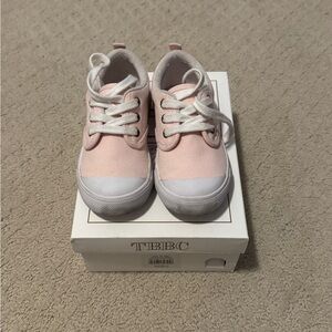 The Beaufort Bonnet Company Kids Sneakers in Pink and White